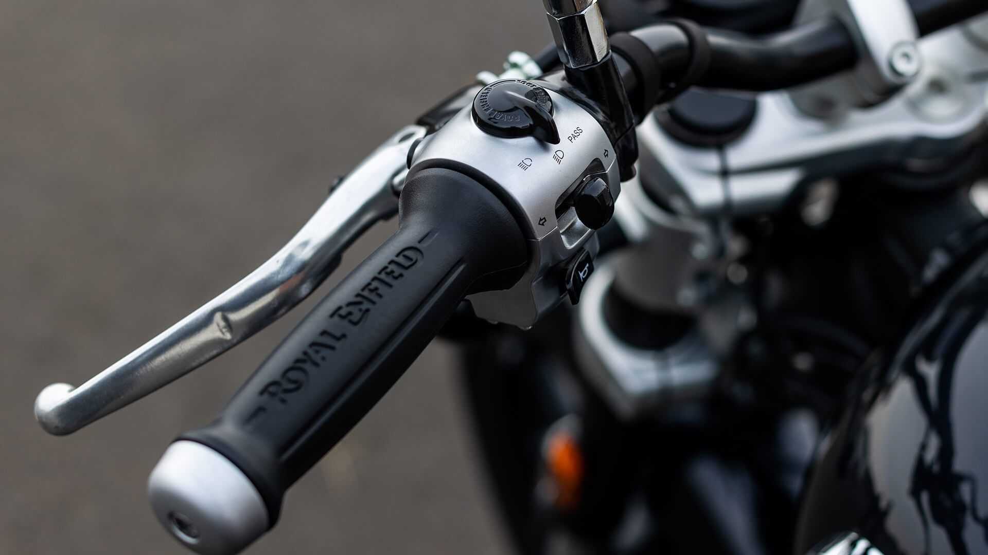 Royal Enfield Super Meteor 650 (1)