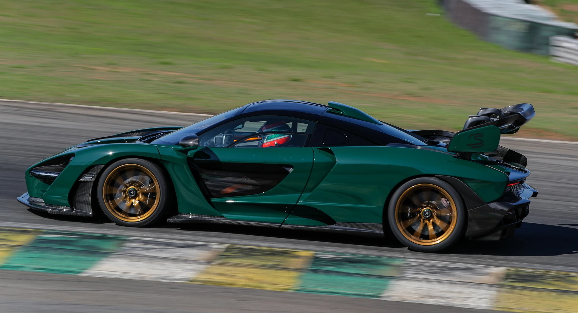  Superesportivo superou a marca anterior, que pertencia ao Porsche 911 Turbo S