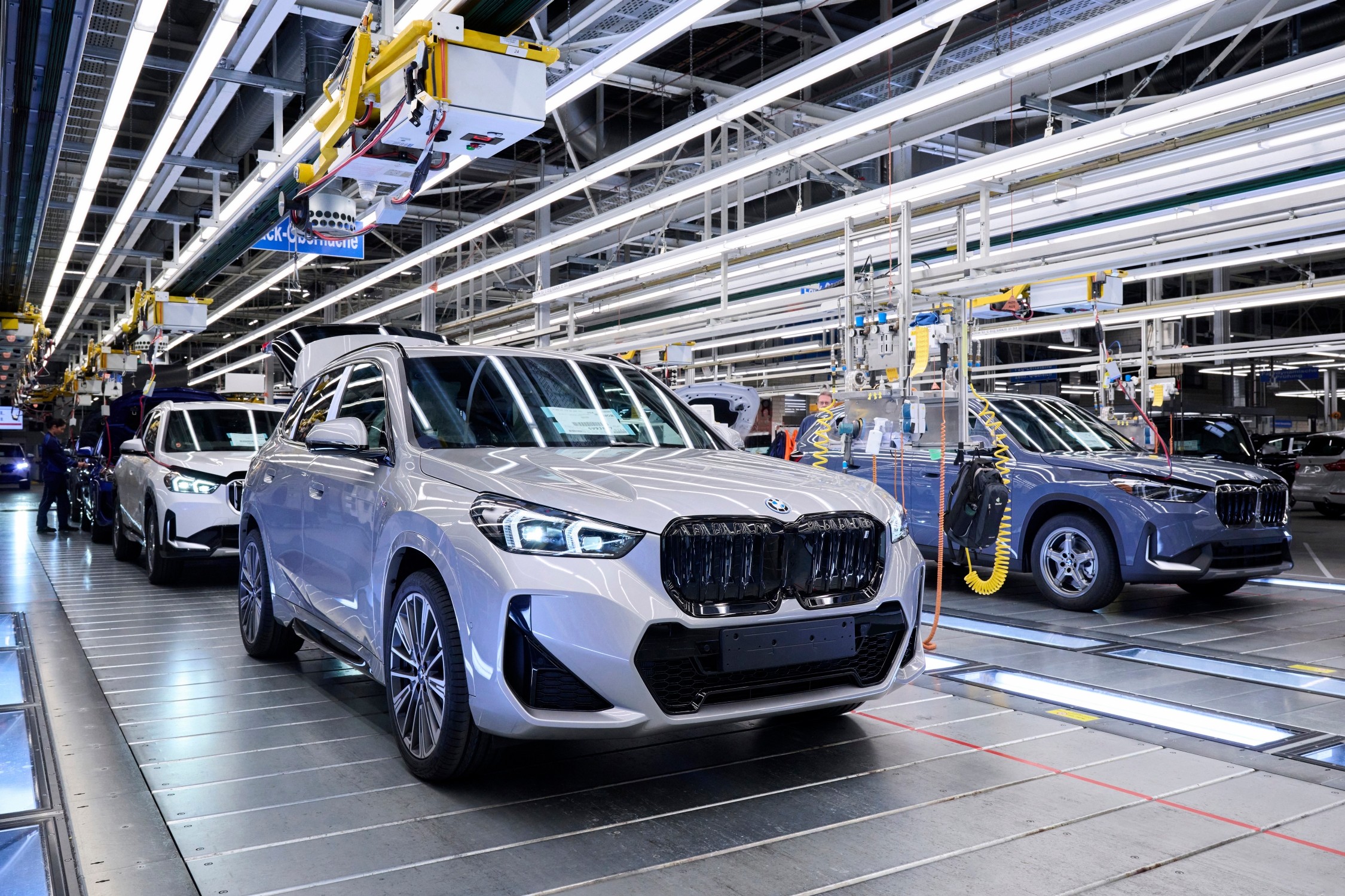 BMW passa a empregar primeiro caminhão elétrico em sua fábrica em Munique -  TecMundo