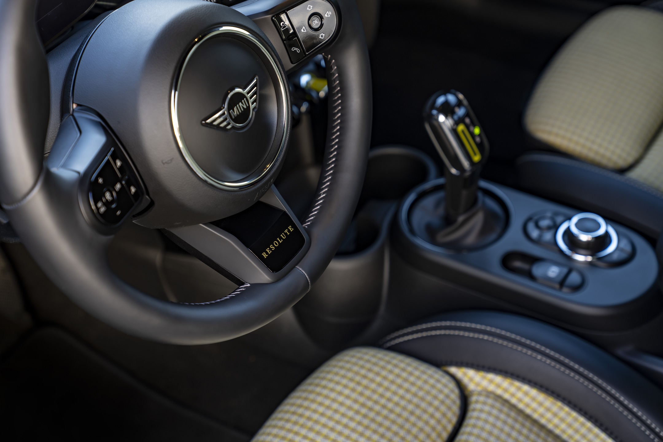 Cooper S E Resolute Edition F3