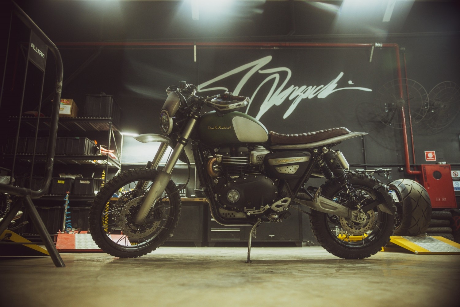 Triumph Scrambler 1.200 Deus Ex Machina 1