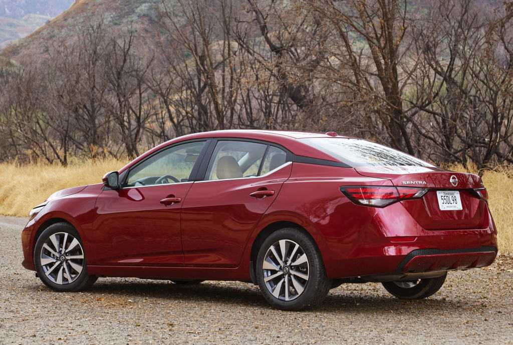 Nissan Sentra 2023 (4)