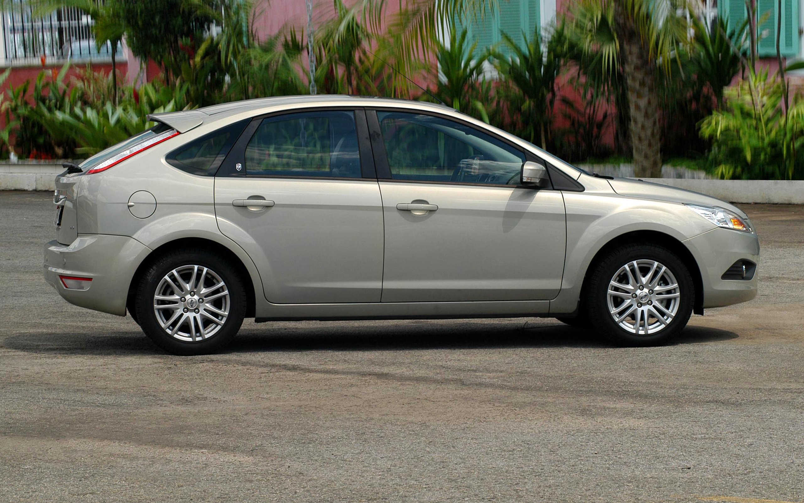 Usado Novo Ford Focus é bem equipado e anda forte