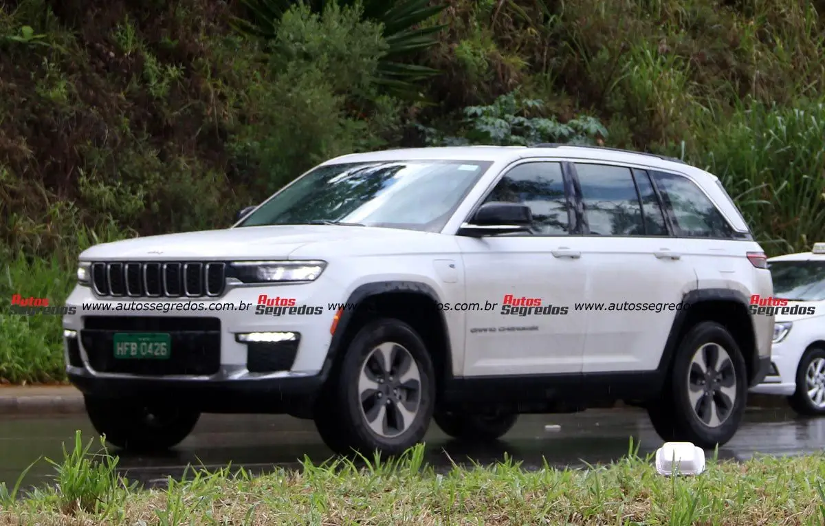 Flagra Jeep Grand Cherokee 4xe 2023.jpg