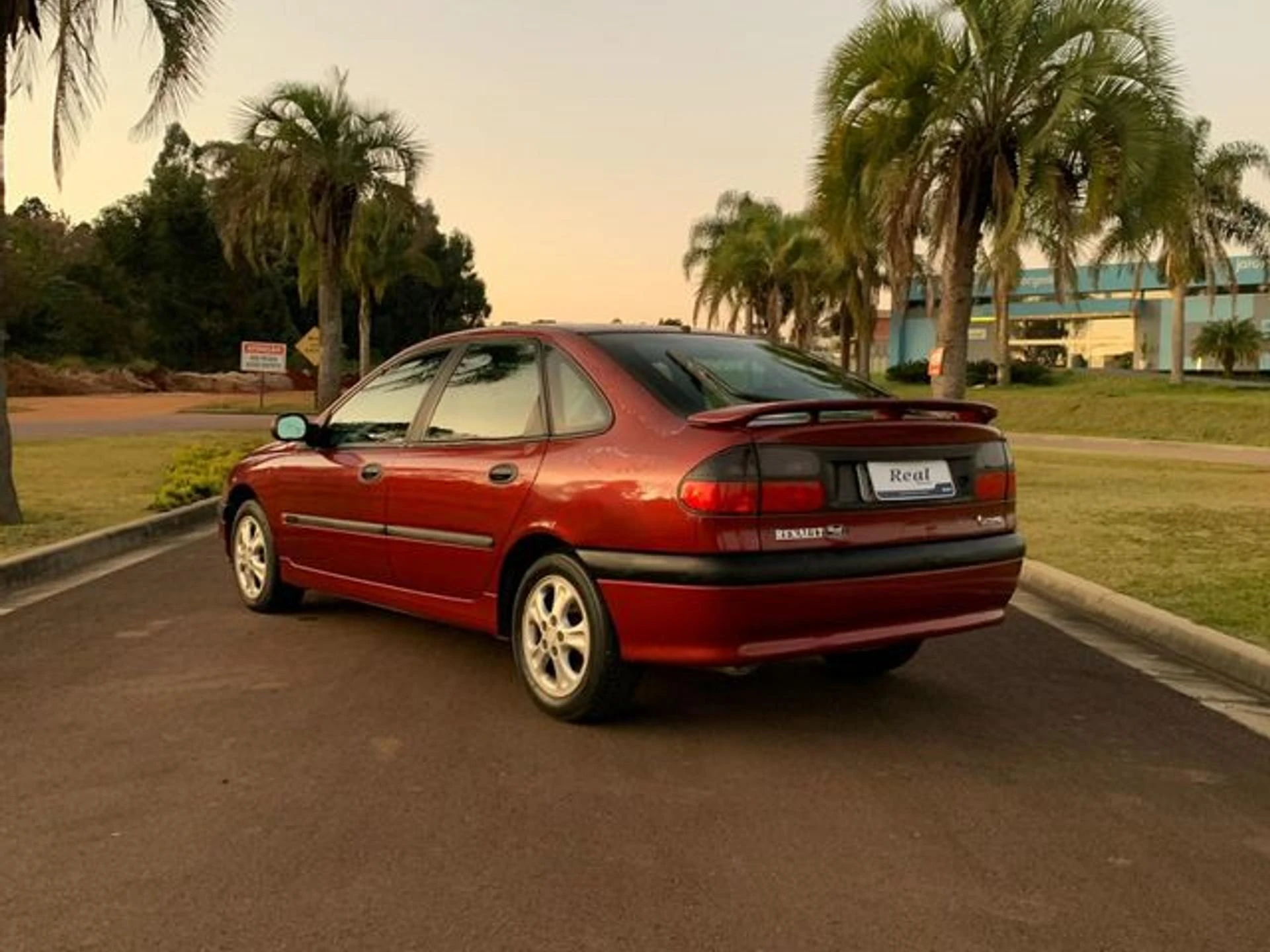 Renault Laguna 2.0 Rxe 8v Gasolina 4p Manual Wmimagem10170932332