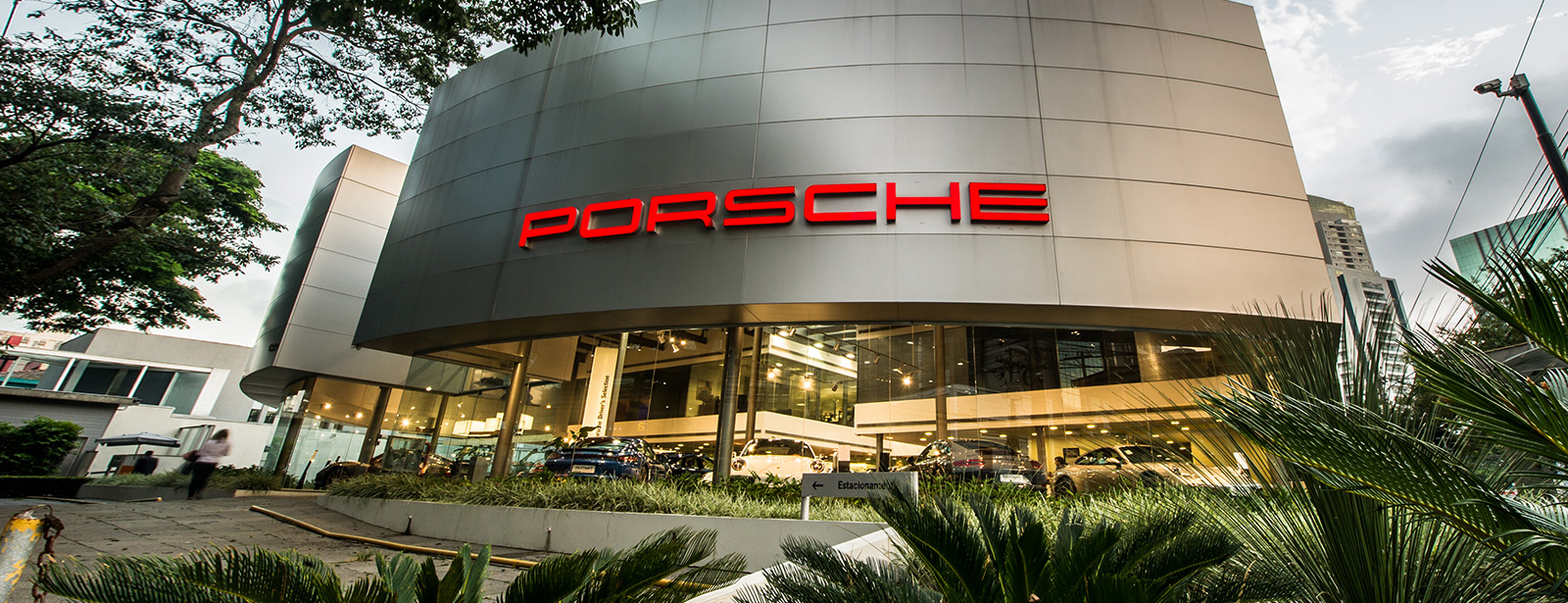 Porsche Loja