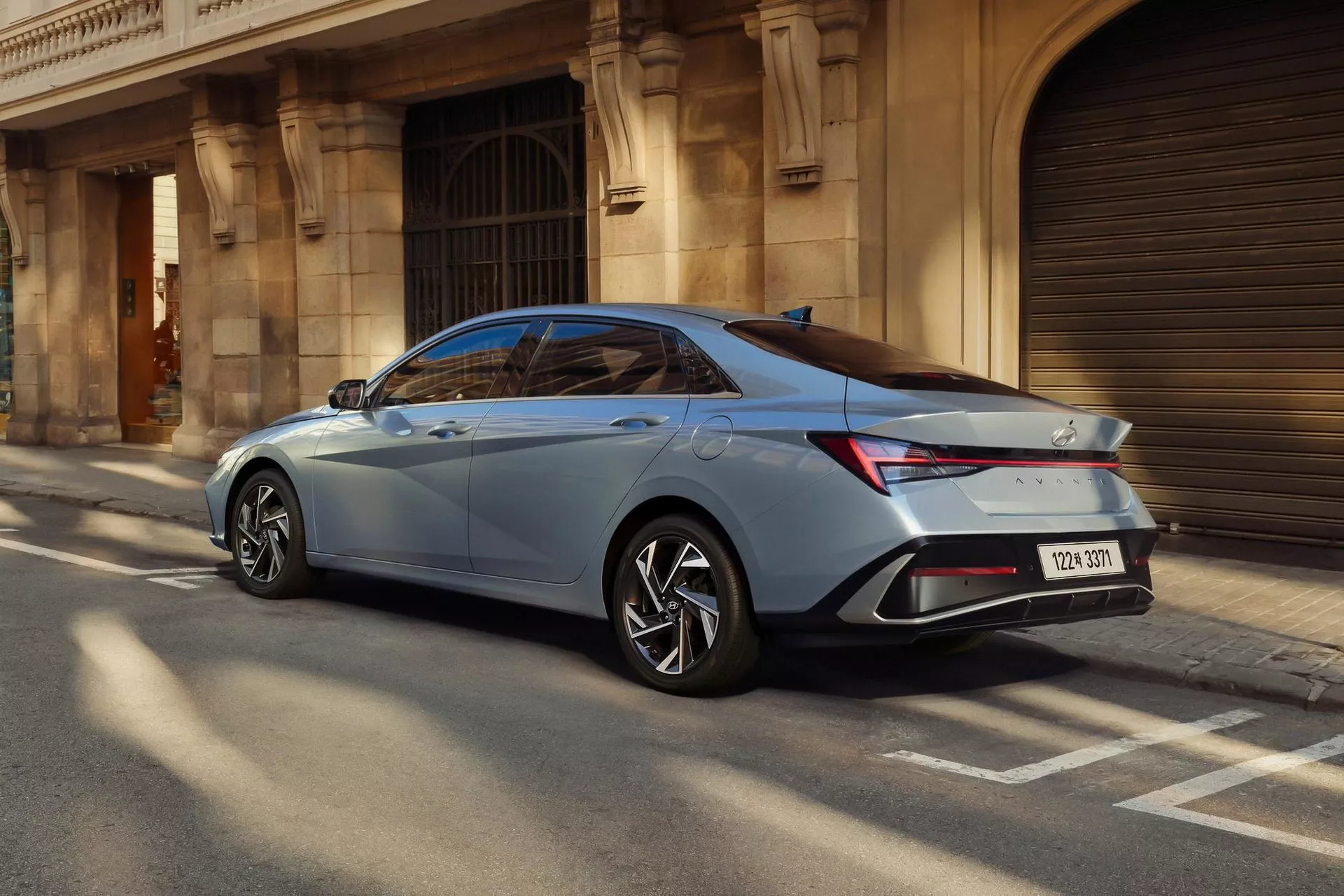 Hyundai Elantra 2025 surge com novo visual Webmotors
