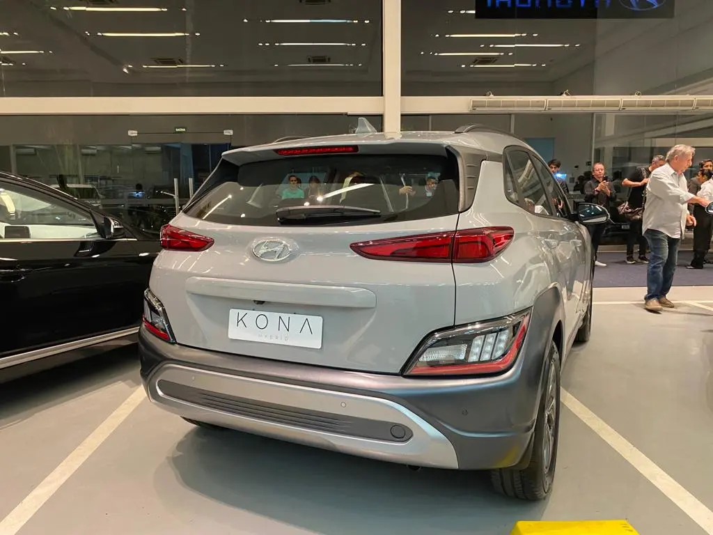 Hyundai Kona elétrico fica mais barato de novo e agora custa R$ 189.990