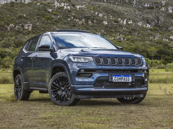 Jeep começa a mudar sua oferta híbrida no Brasil