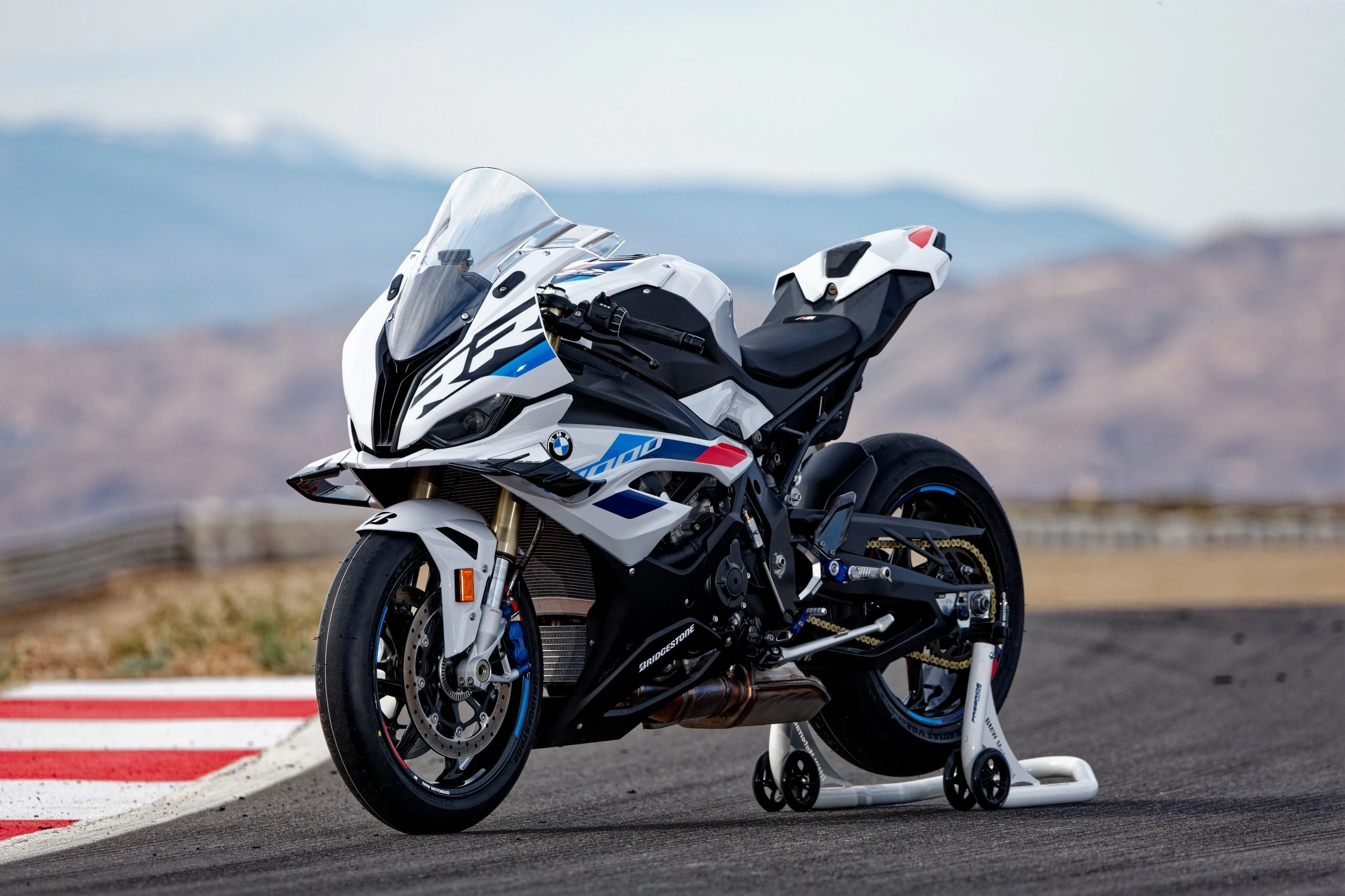 BMW S 1000 RR 2023 é lançada e chega em maio ao Brasil | Webmotors