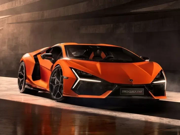 Lamborghini híbrido tem fila de três anos