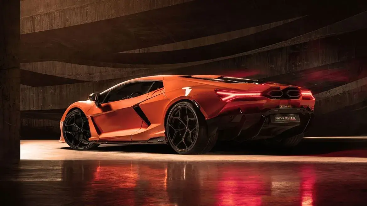 Lamborghini Revuelto 1
