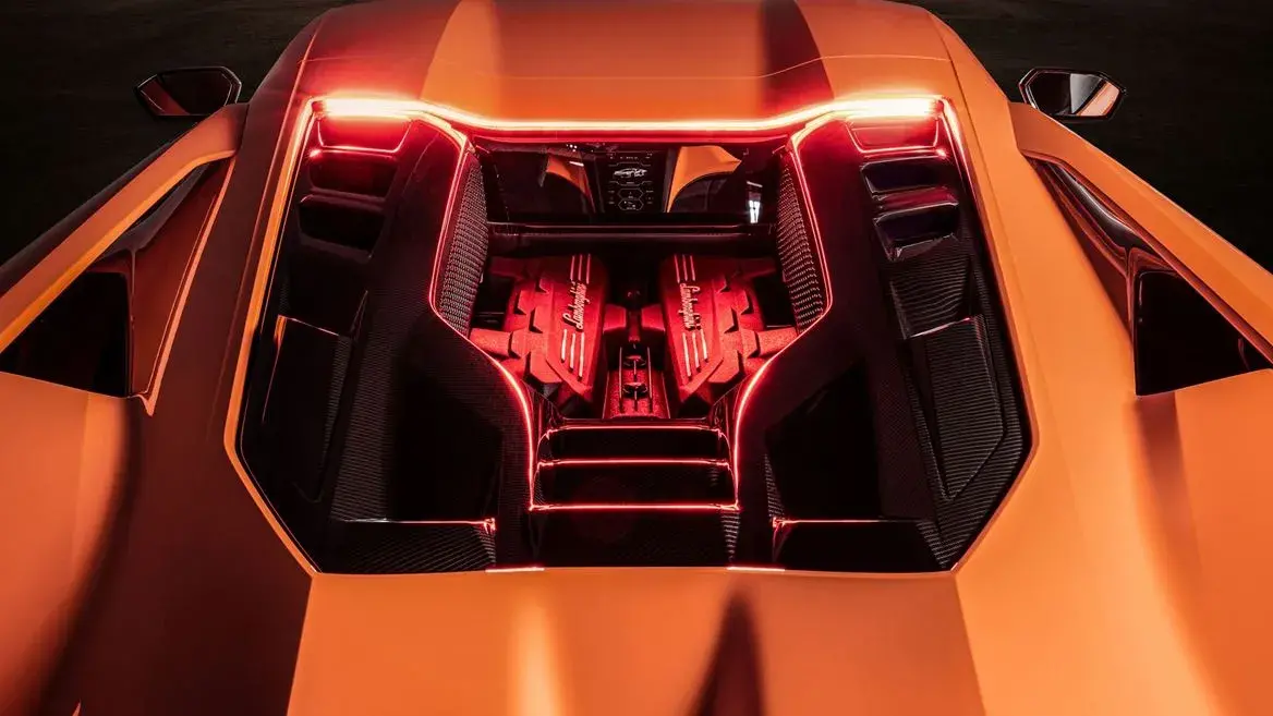 Lamborghini Revuelto 3