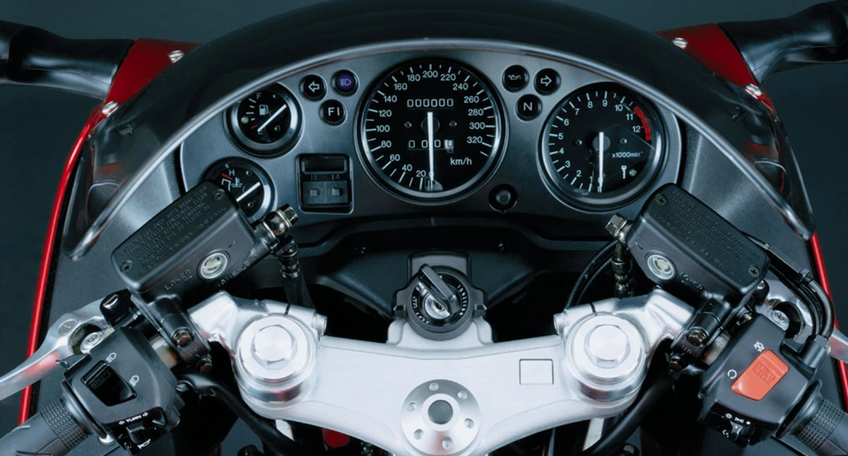 Honda Cbr 1000xx Super Blackbird (3)