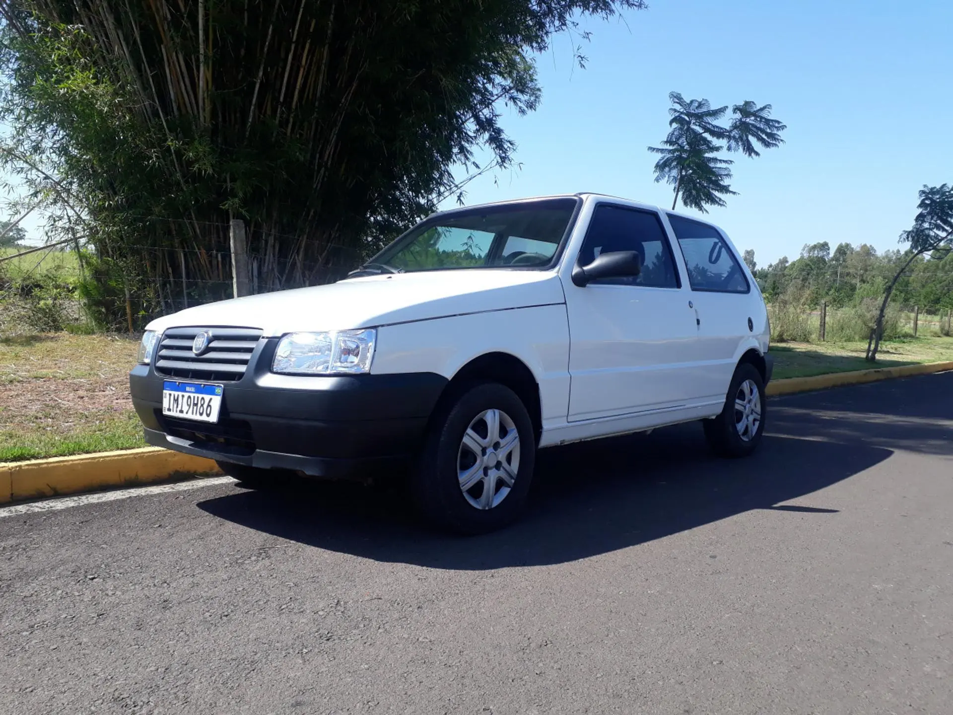 Fiat Uno hatch duas portas