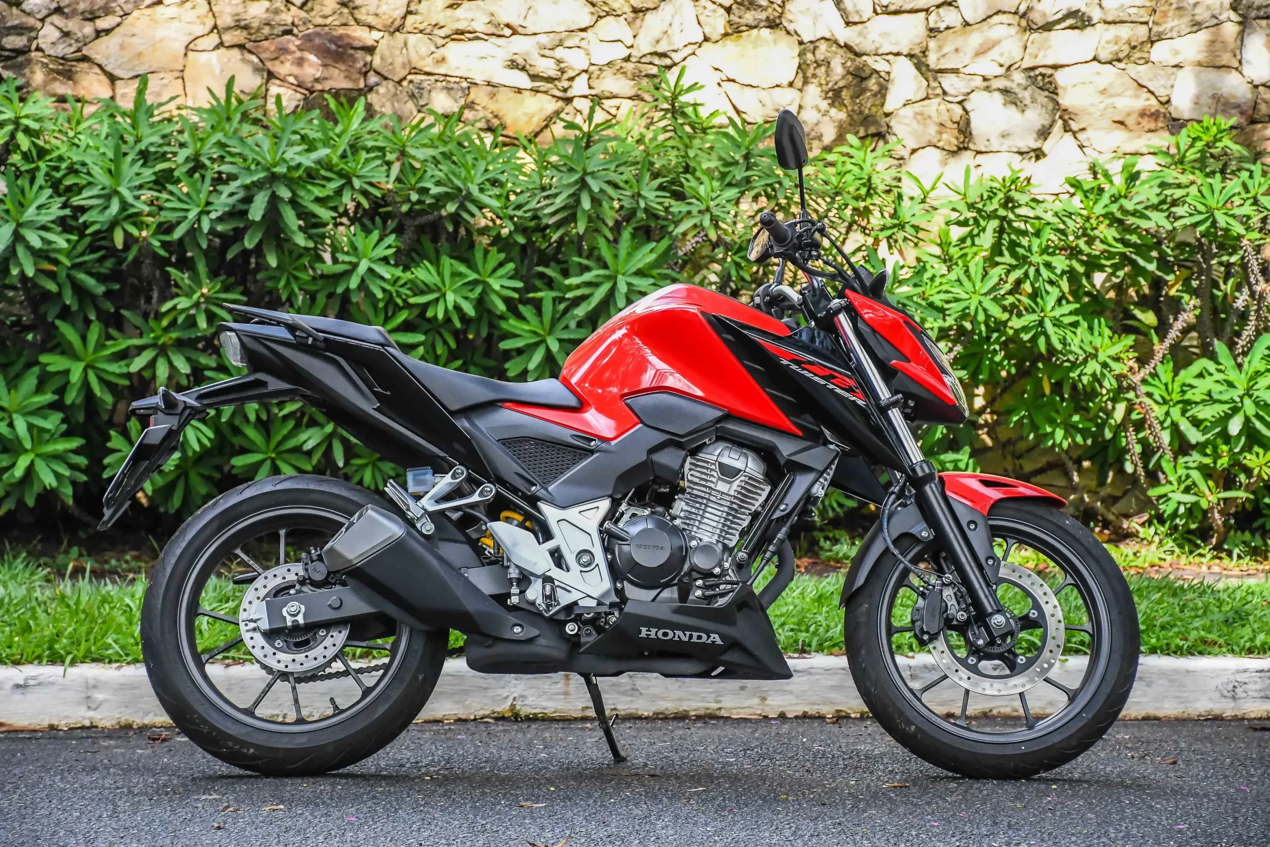 Auto Esporte - Veja 10 carros e 10 motos mais vendidos em 2012