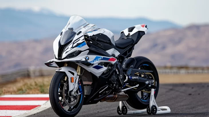 BMW apresentou versão 2023 da esportiva S 1000 RR - ISTOÉ DINHEIRO