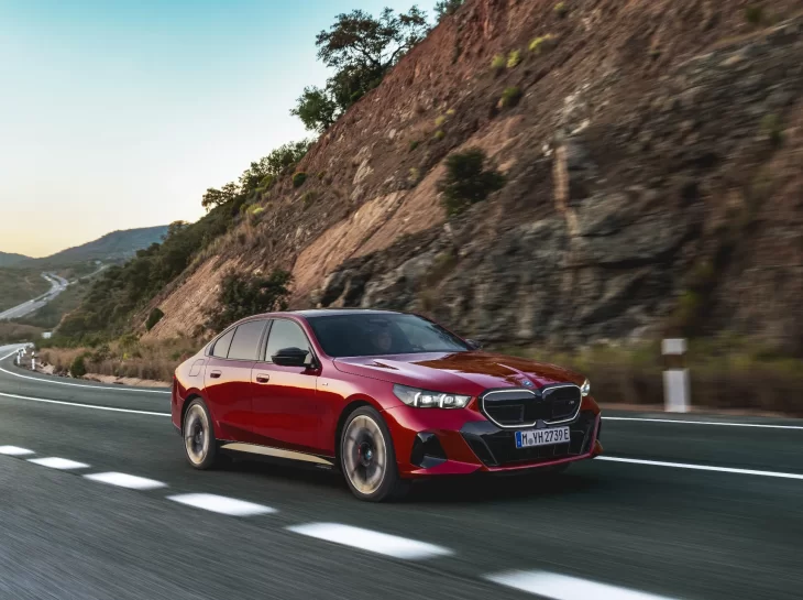 BMW revela o i5, a versão 100% elétrica do Série 5