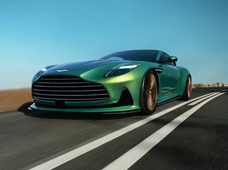 Novo Aston Martin DB12 tem 680 cv e luxo extremo