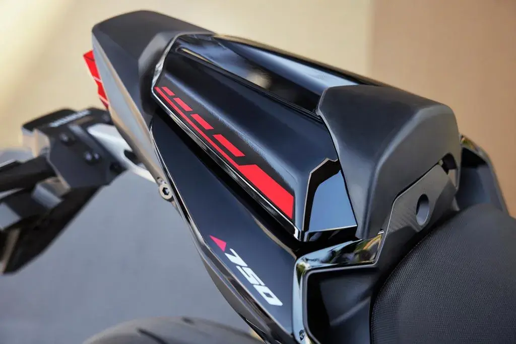 Nova Honda Hornet Cb750 Hornet 2023 (1)