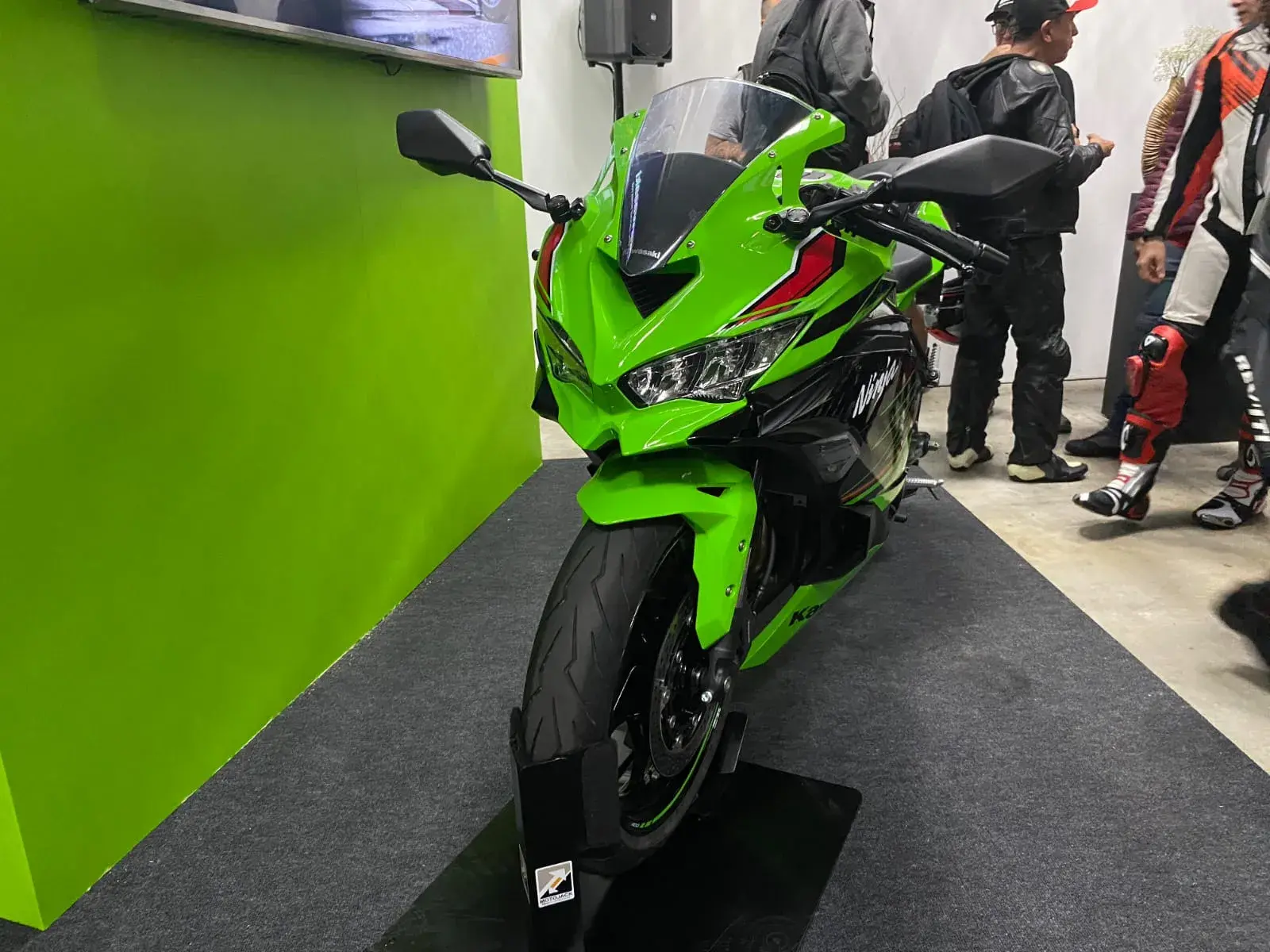 Kawasaki Zx 4r 01