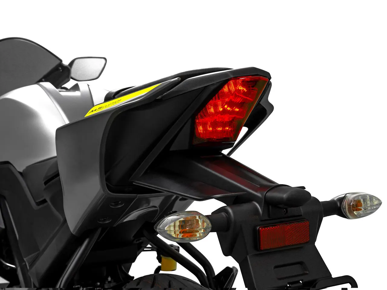 Yamaha lança pequena esportiva R15 por R$ 18.990 - moto.com.br