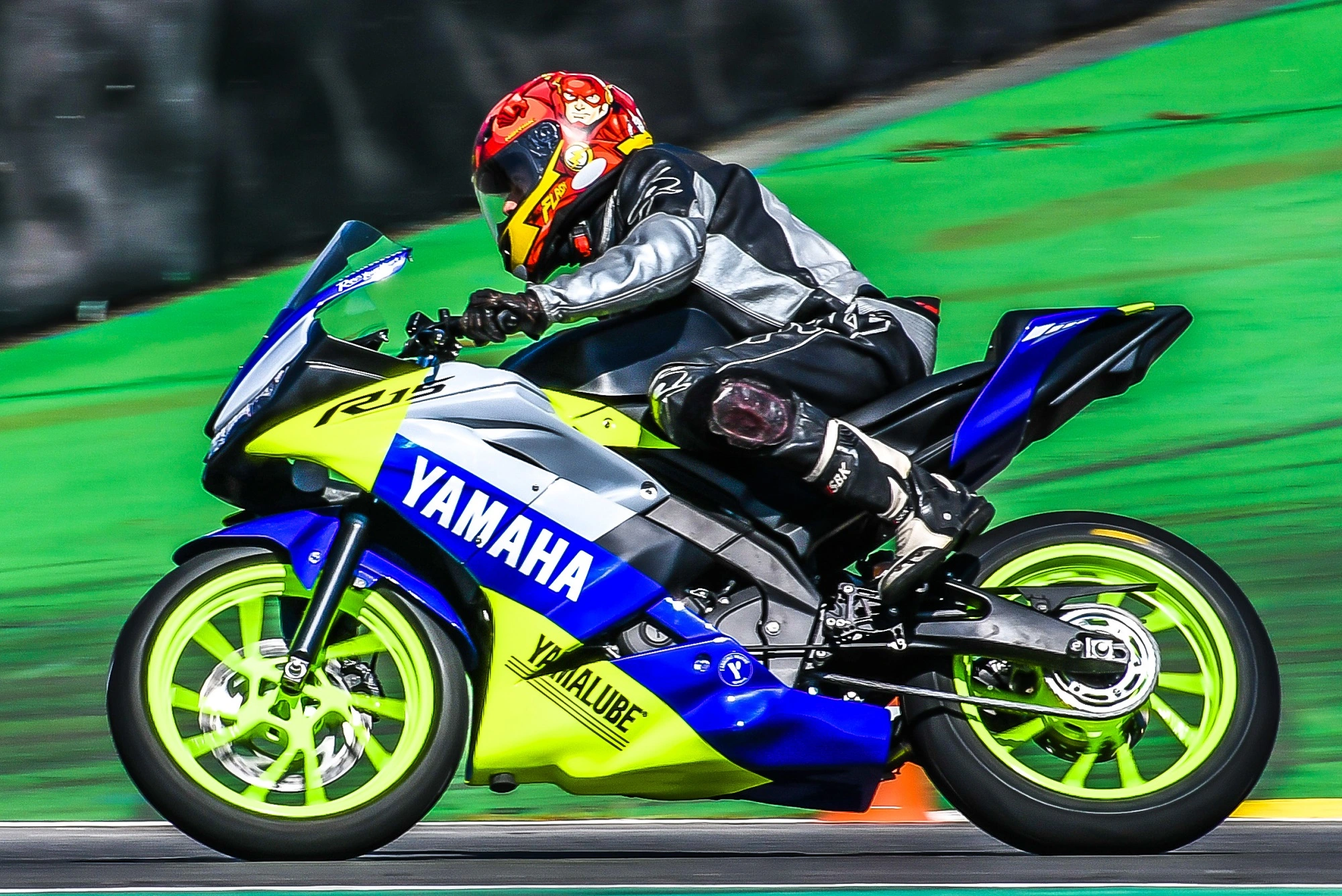 Com poucas mudanças, Yamaha R3 vai para a pista - moto.com.br