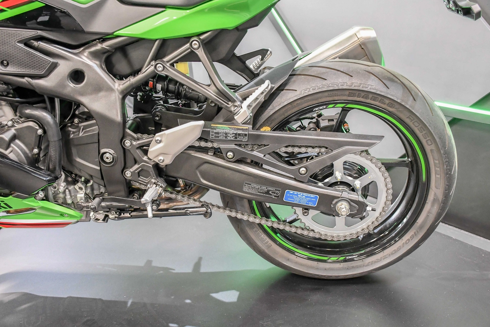 Kawasaki Ninja Zx 4r (9)