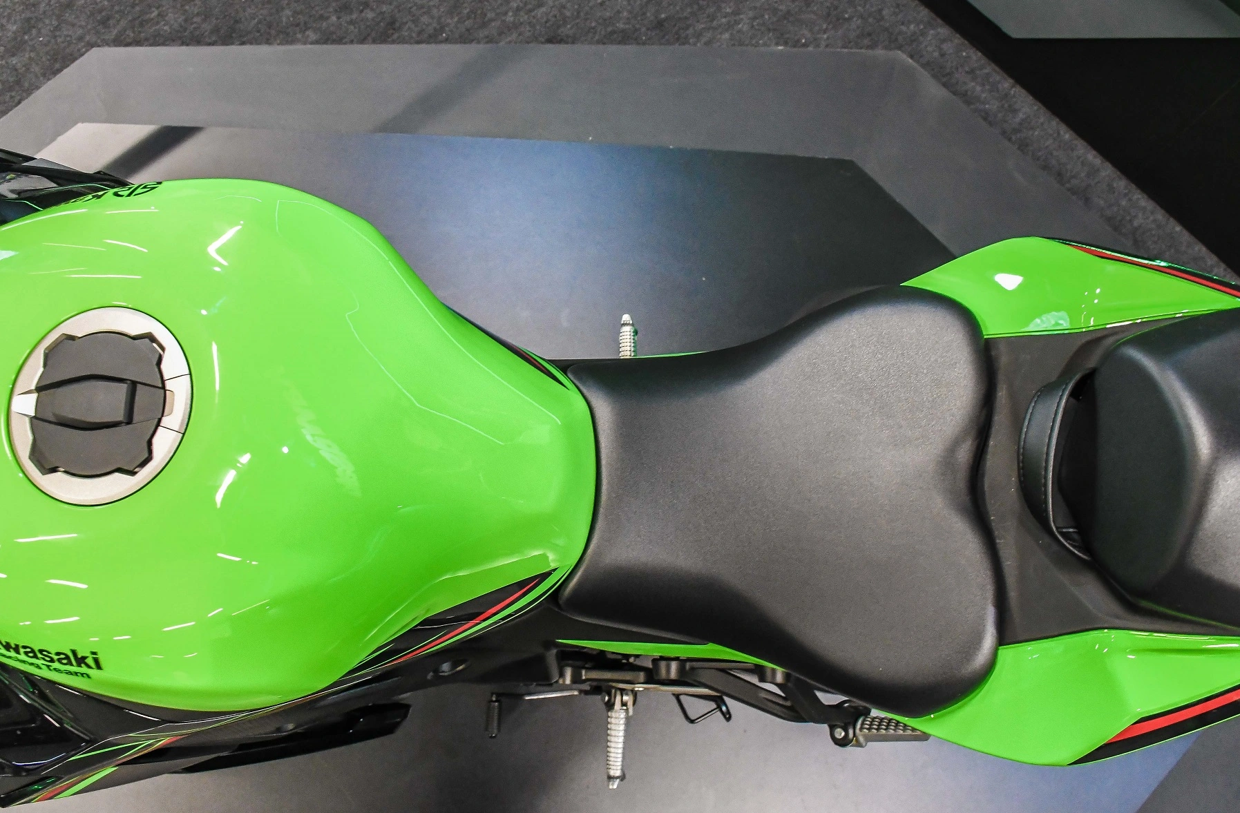 Kawasaki Ninja Zx 4r (11)