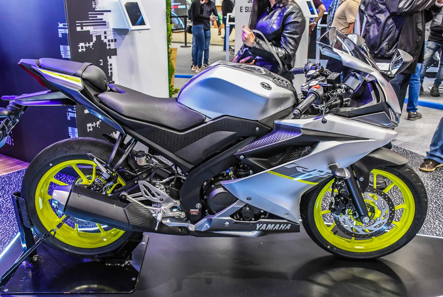 Moto R15 ABS