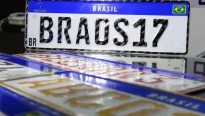 Placas de carros podem voltara ter cidade e estado