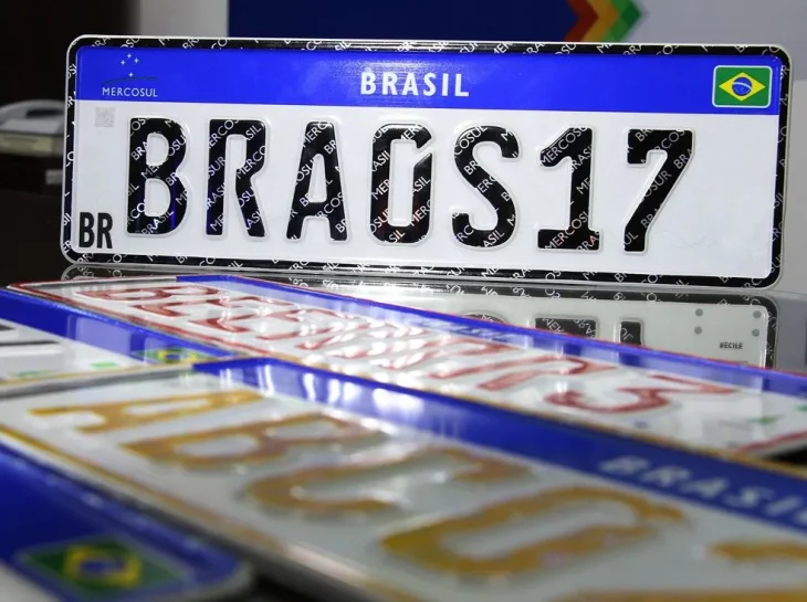 As placas dos carros vão mudar de novo?