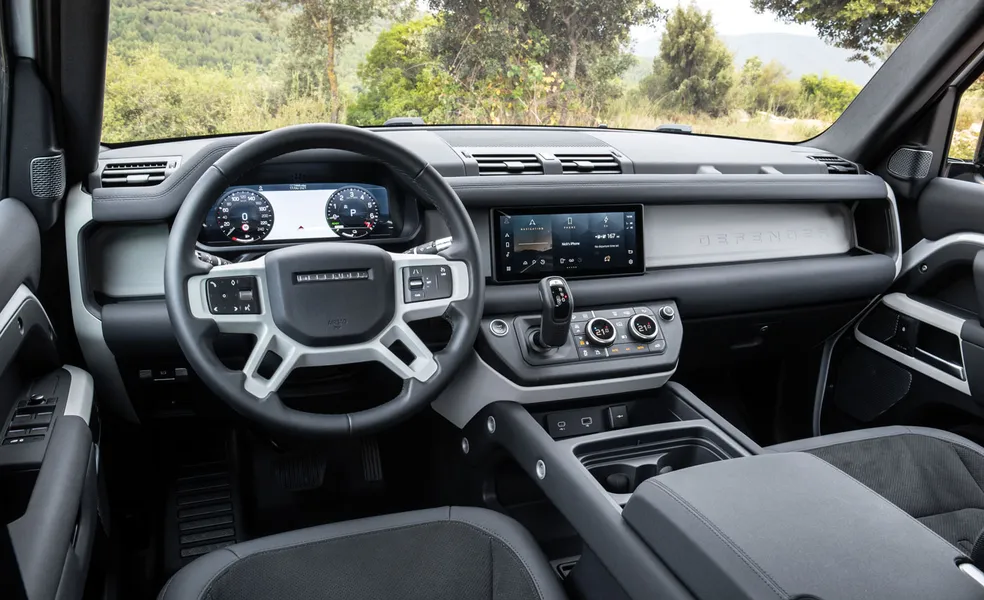 Land Rover Defender 110 P400e Urban Pack (2)