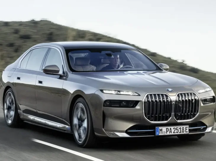 BMW i7 elétrico chegará ao Brasil este mês