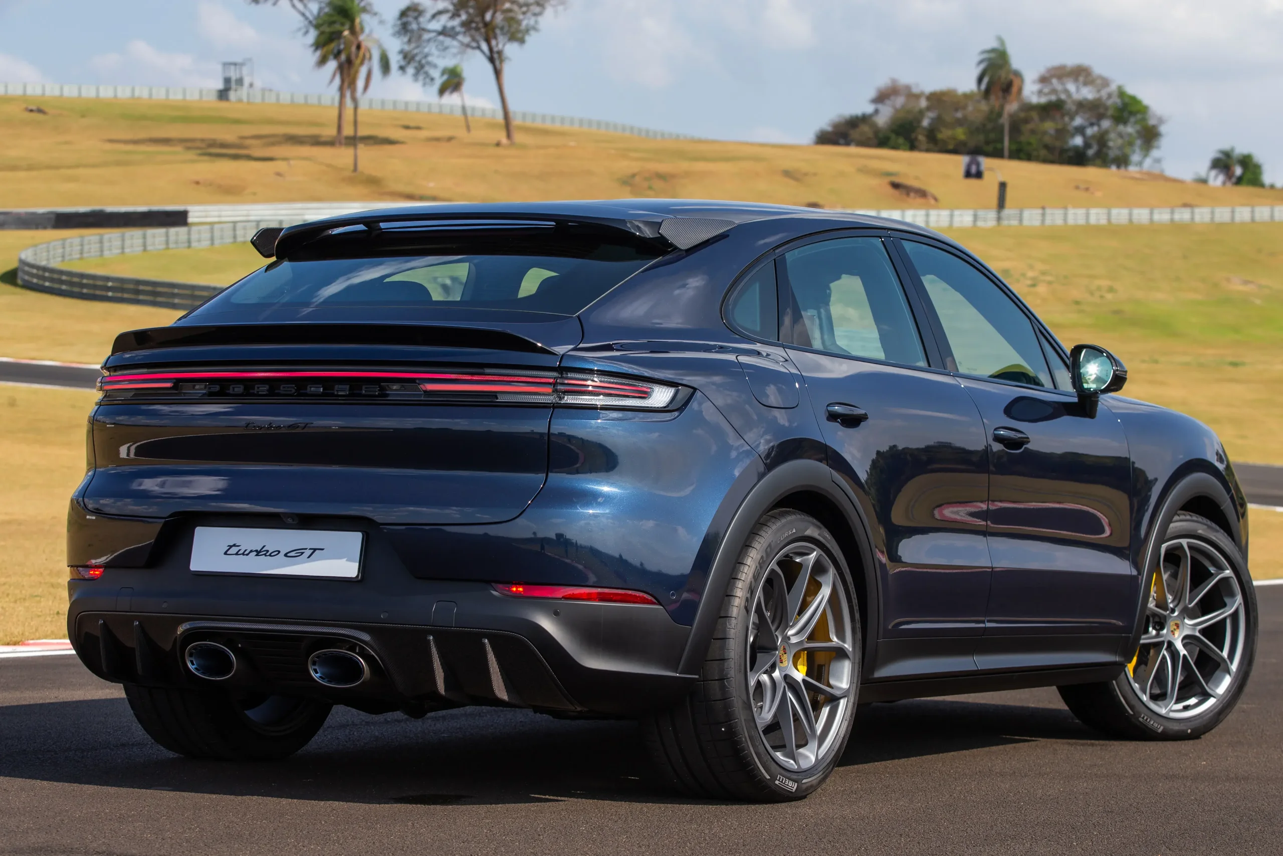 Porsche Cayenne Turbo GT: um SUV extremo ainda mais extremo