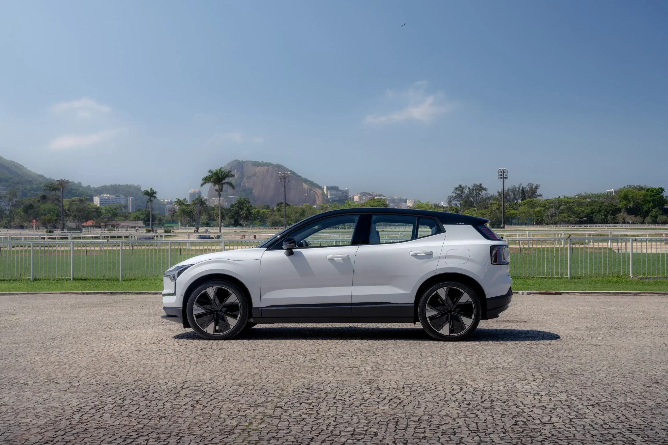 Volvoex30 Horizontal Lateral