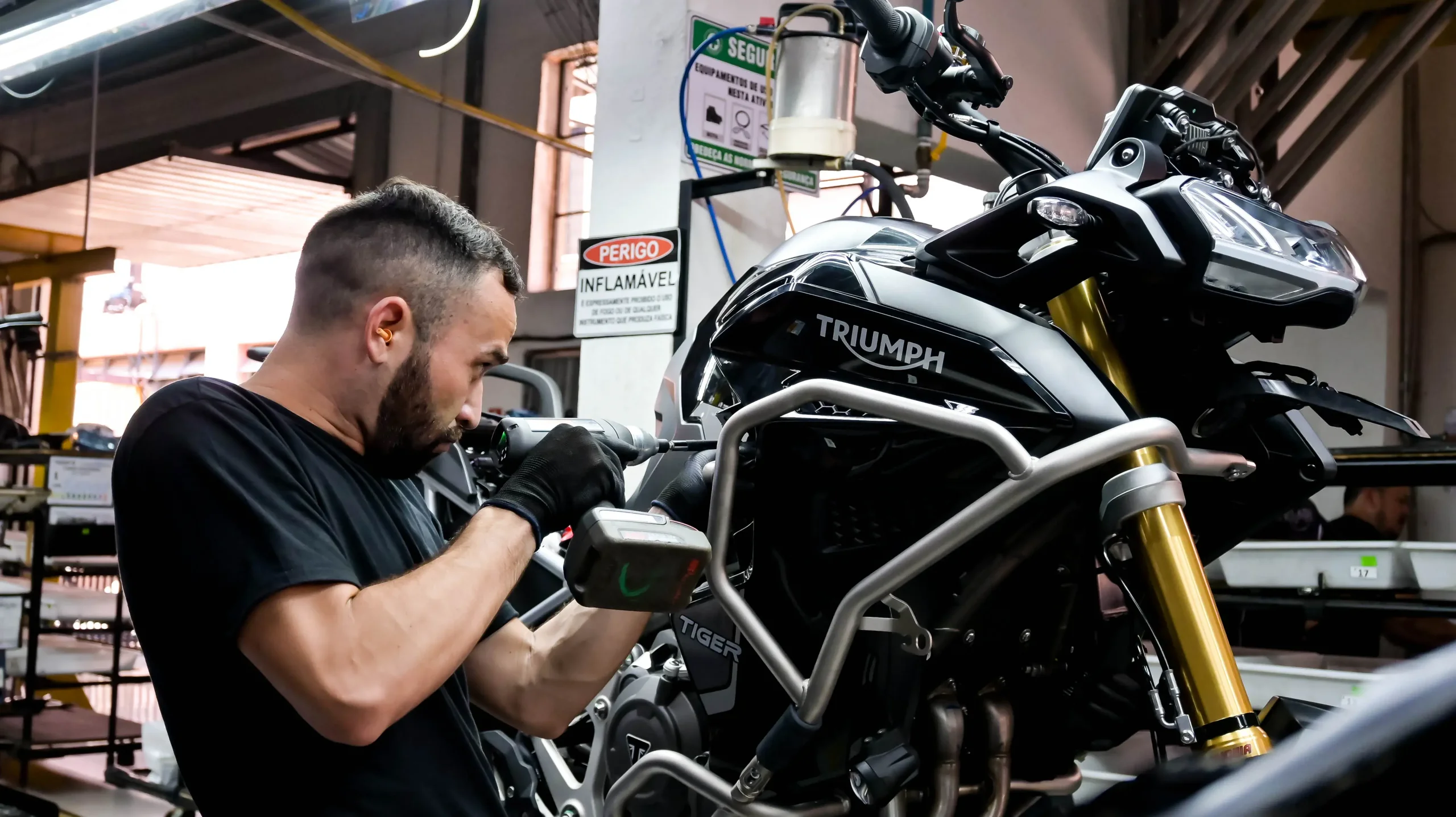 Linha De Produção de Motos Divulgação Triumph Brasil