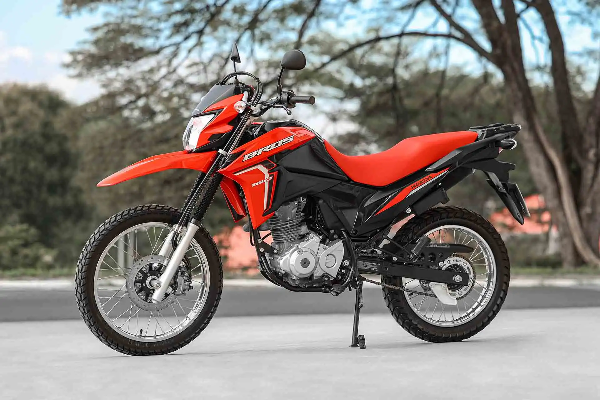 Honda NXR 160 Bros o dilema do "menos é mais" motors