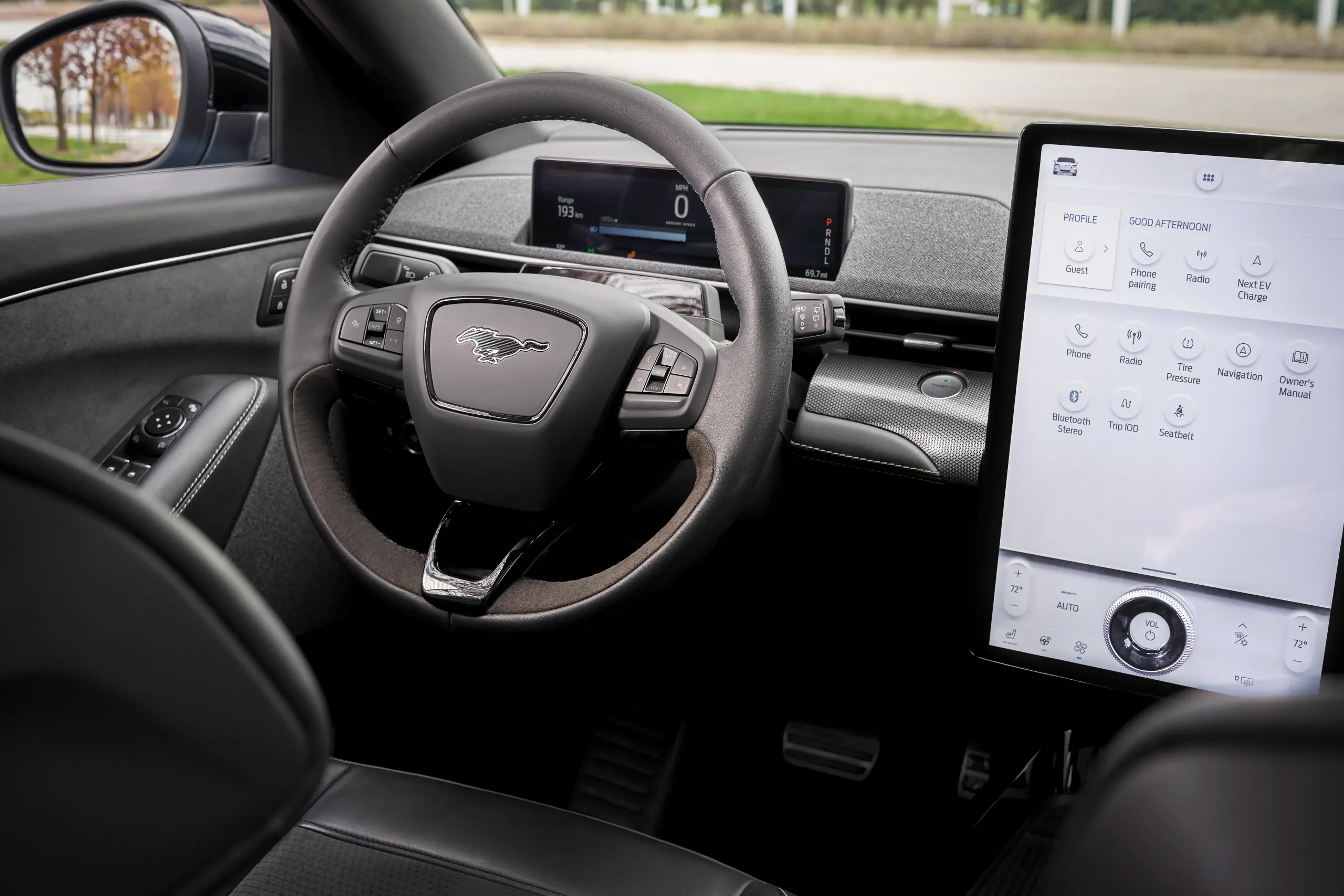 Mustang Mach E Internas (1)