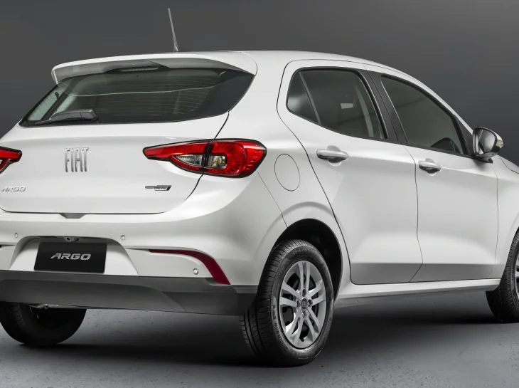 Fiat Argo encosta no top 3 hatches mais vendidos