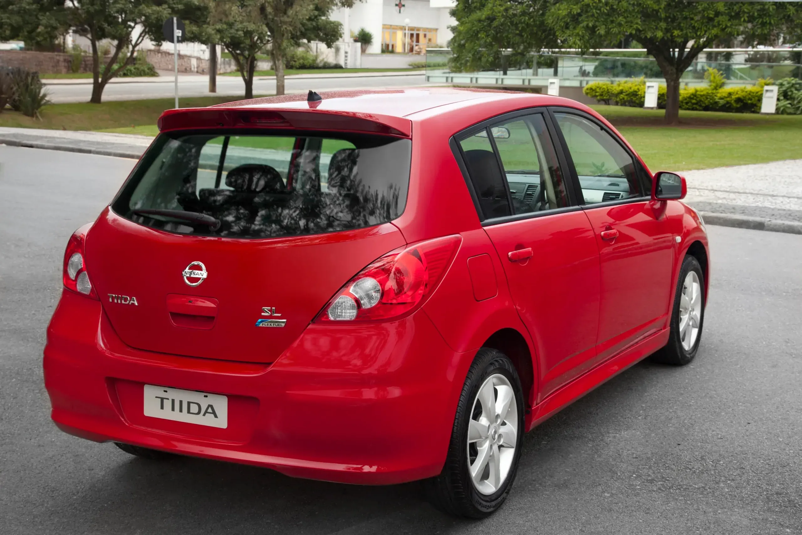 Nissan Tiida (1)