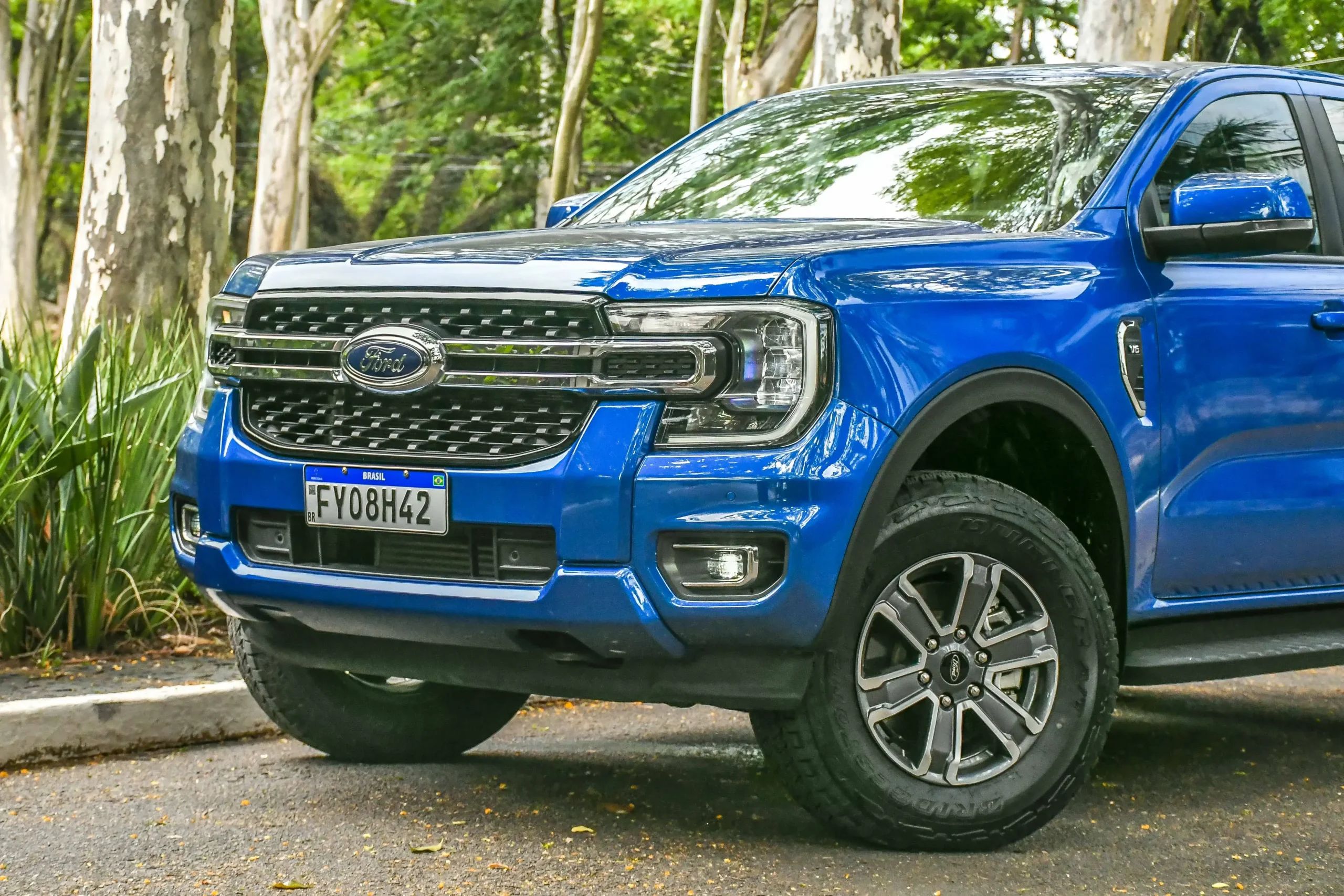 Ranger supera arquirrival Hilux; Strada segue imbatível