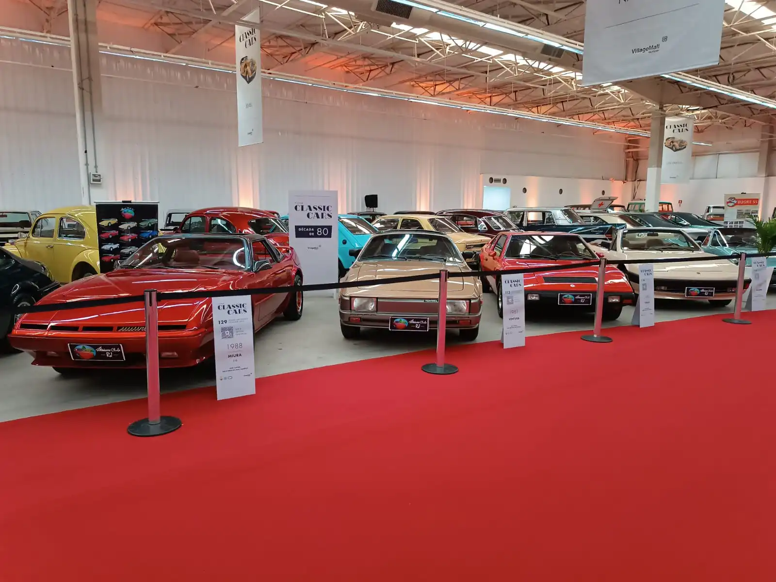 Village Classic Cars Miura X8 (vermelho), Ventura 1981 (bege), Farus 1982 (vermelho) E Adamo 1984 (branco)