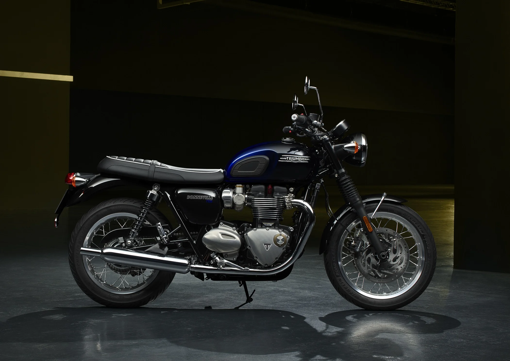 Triumph Bonneville T120 Blue Stealth Edition 2024 motos