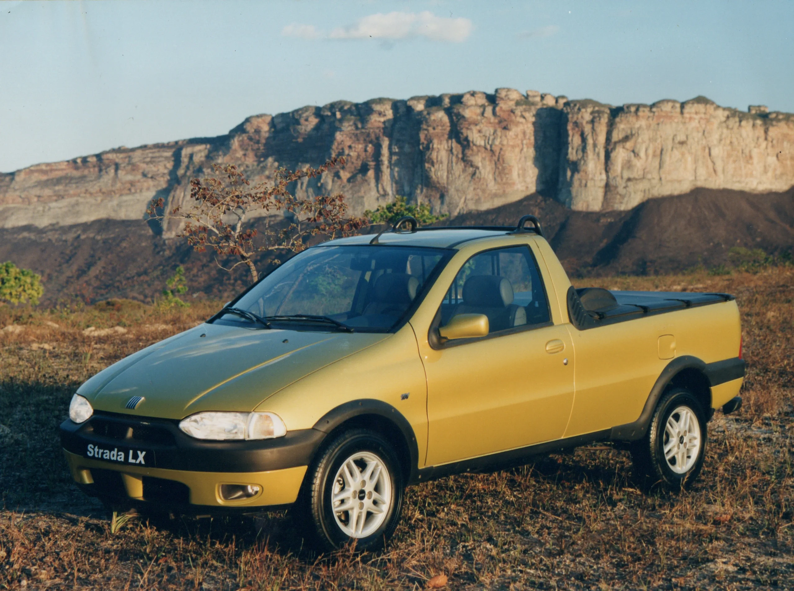 Fiat Strada 25 Anos 8