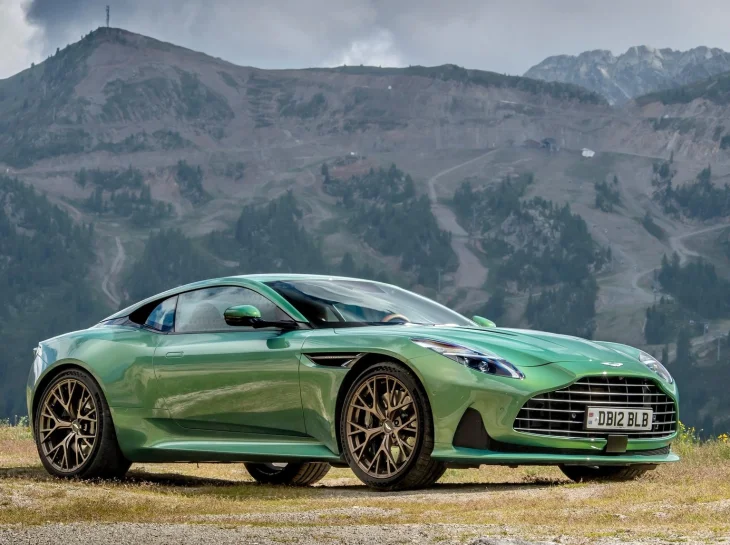 Aston Martin lança DB12 no Brasil: R$ 3,6 milhões