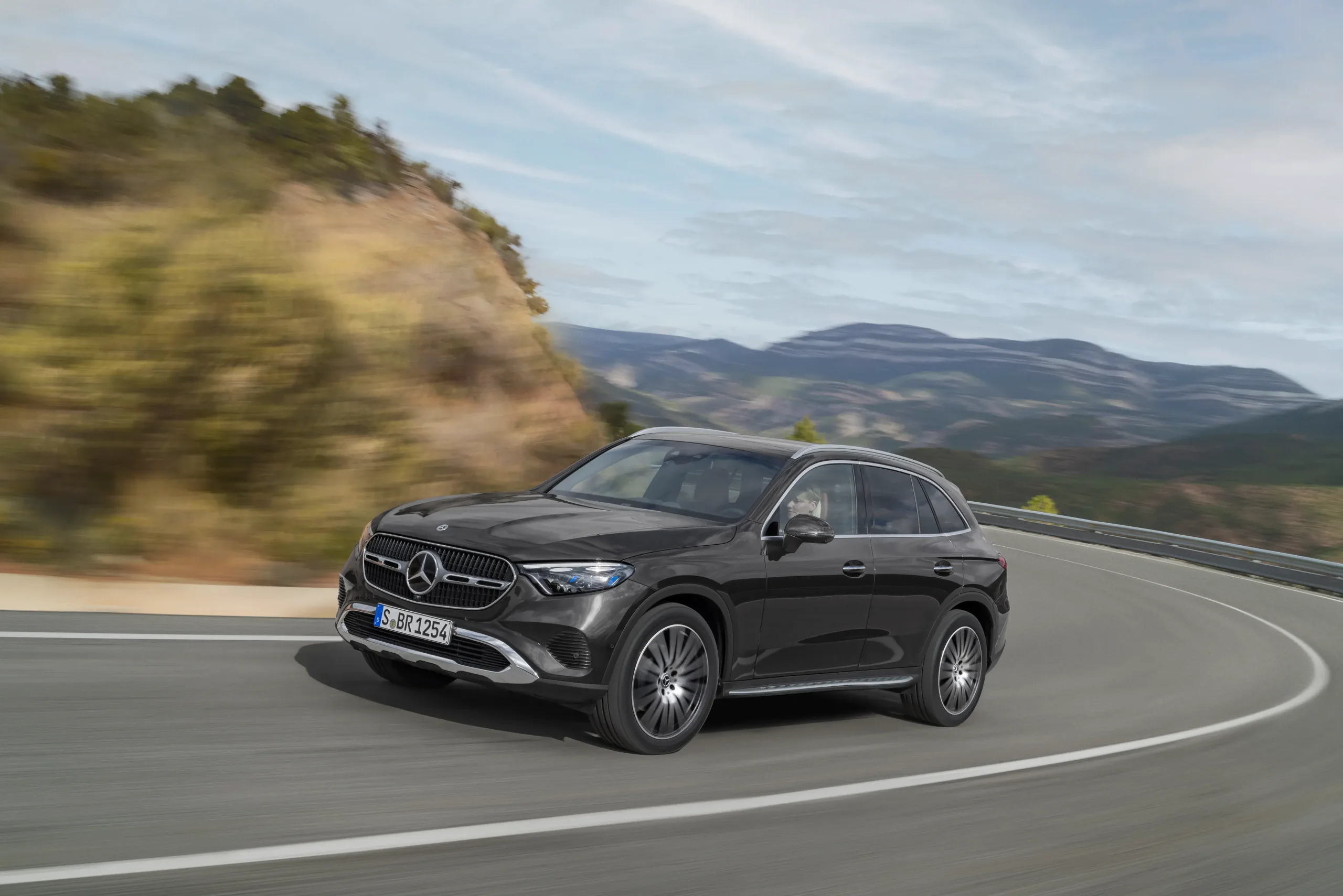 MercedesBenz GLC 2024 estreia no Brasil nas variações SUV e Coupé