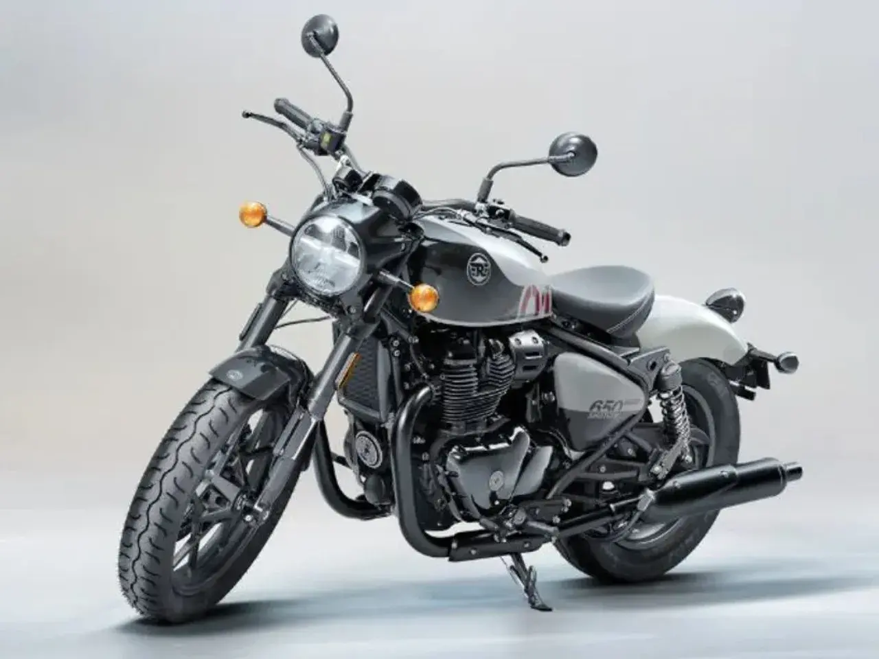 Royal Enfield Shotgun 650 Branca (4)