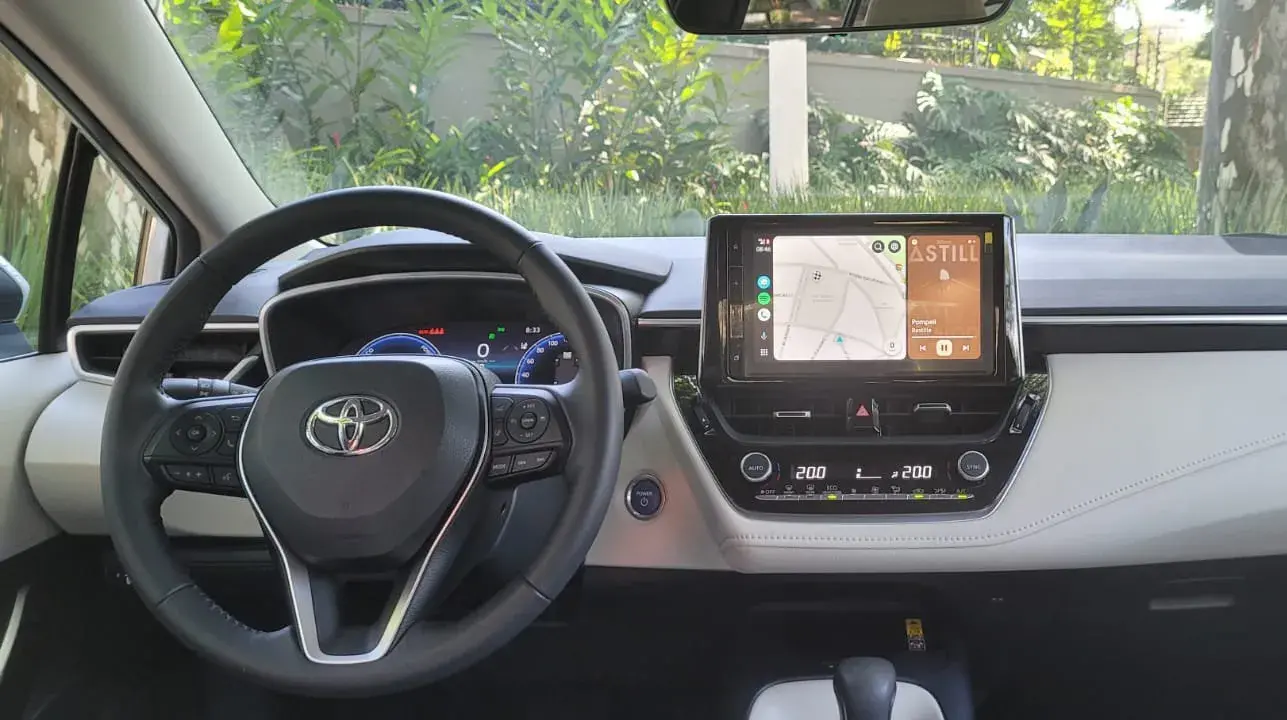 Toyota Corolla Altis Hybrid 02