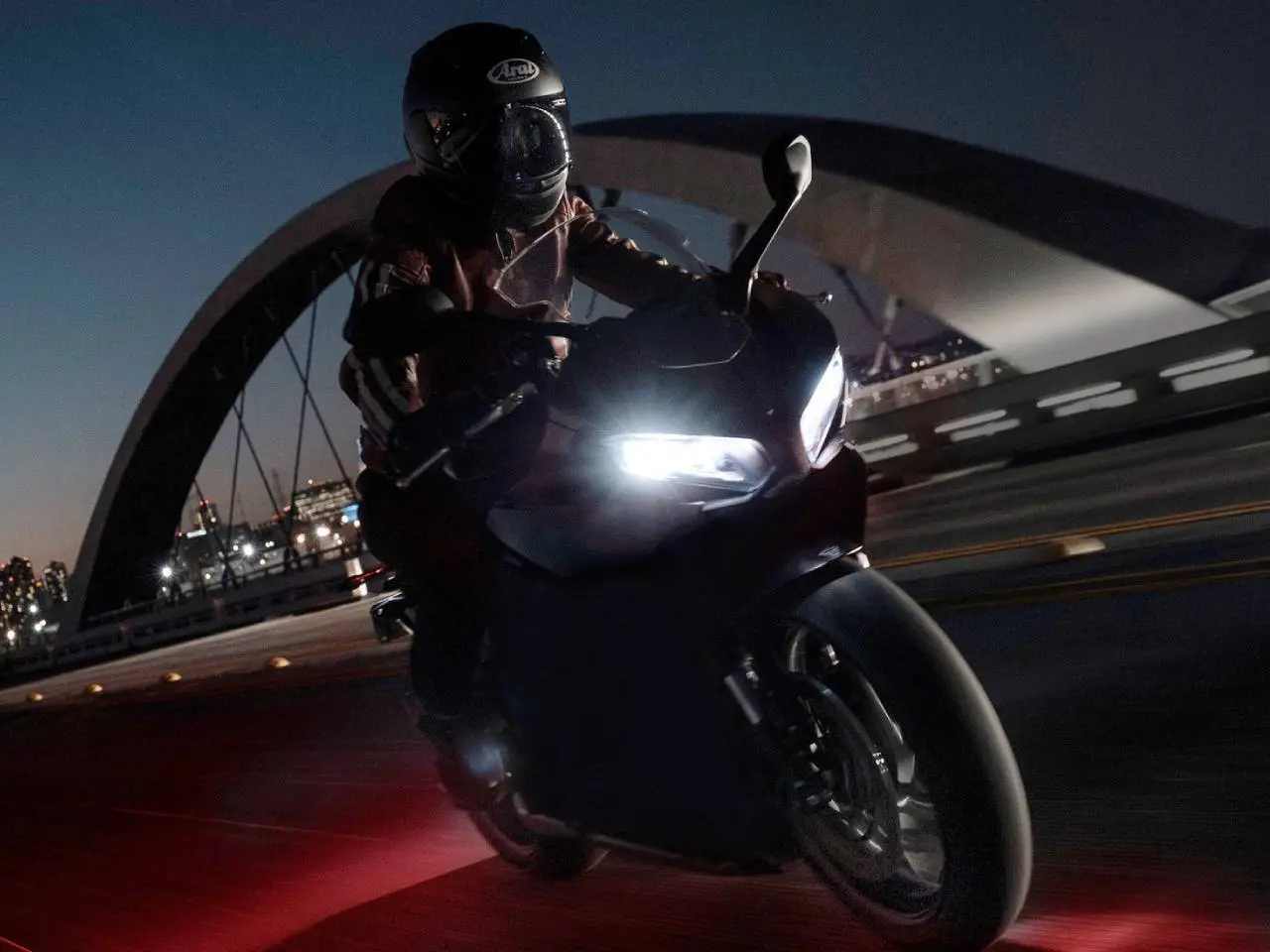 Triumph Esportiva 660 1